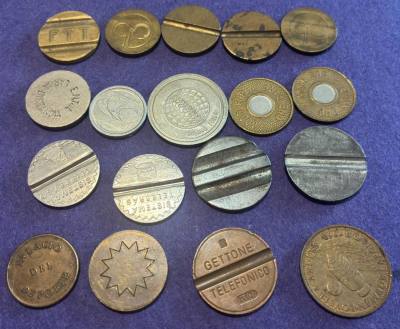 CRLOT011 LOTE DE 18 FICHAS TELEFONICAS Y OTRAS A CATALOGAR