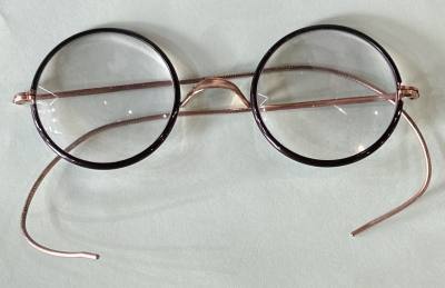 CREXP551 GAFAS ANTIGUAS CON PATILLAS DE ORO EN SU ESTUCHE