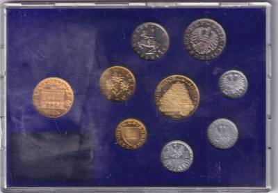 CREXP561 ESTUCHE MONEDAS AUSTRIA 1983 8 VALORS MAS MEDALLA