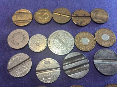 CRLOT011 LOTE DE 18 FICHAS TELEFONICAS Y OTRAS A CATALOGAR