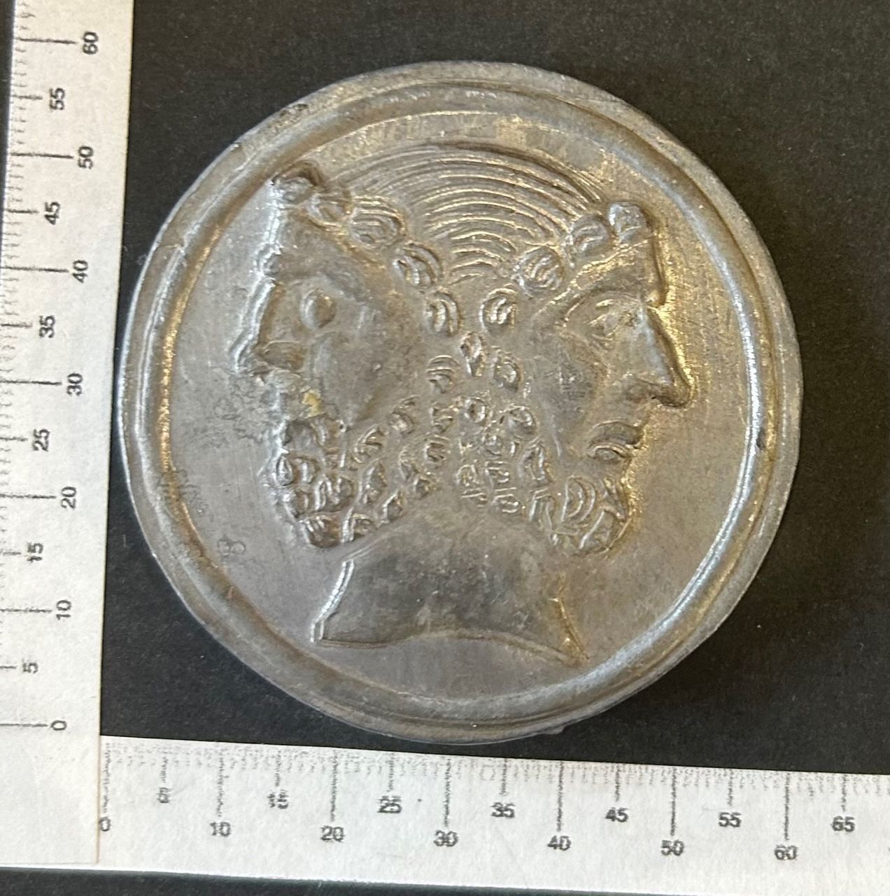 imagen-13-15193.jpg CREXP401 PISAPAPELES DE PLOMO IMITACION A MONEDA ROMANA - Imagen 1