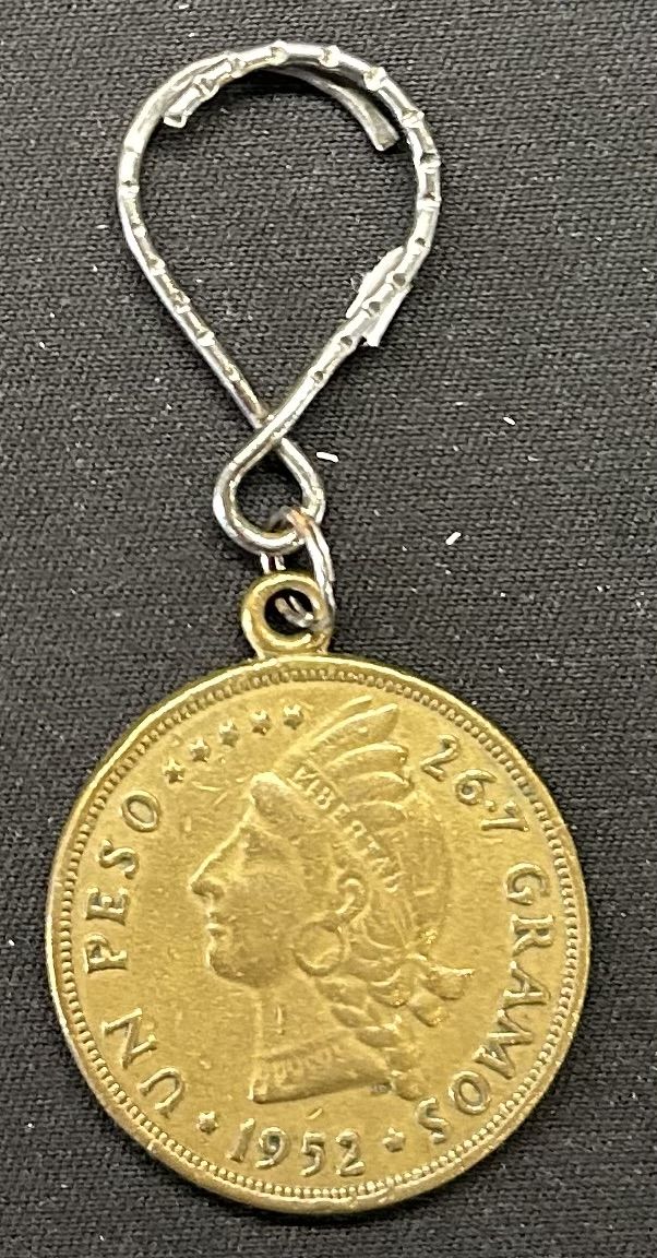 imagen-13-31605.jpg CREXP679 LLAVERO MONEDA REPRODUCCION UN PESO ARGENTINA 1954 - Imagen 1