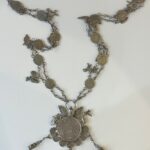 CREXP562 COLLAR DE PLATA CON MONEDA GUATEMALA 1 PESO Y AGUILA BICEFALA 110 GR