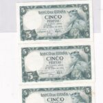 CRBS3818  TRIO CORRELATIVO BILLETES ESPAÑA 5 PESETAS 1954 SIN SERIE S/C Y S/C-