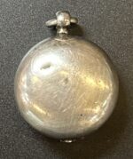 RARO ESTUCHE SOVEREIGN DE LA EPOCA EDUARDINA DE FORMA CIRCULAR, CON TAPA ABTIBLE ASEGURADO CON PESTILLO 1902 - Imagen 3